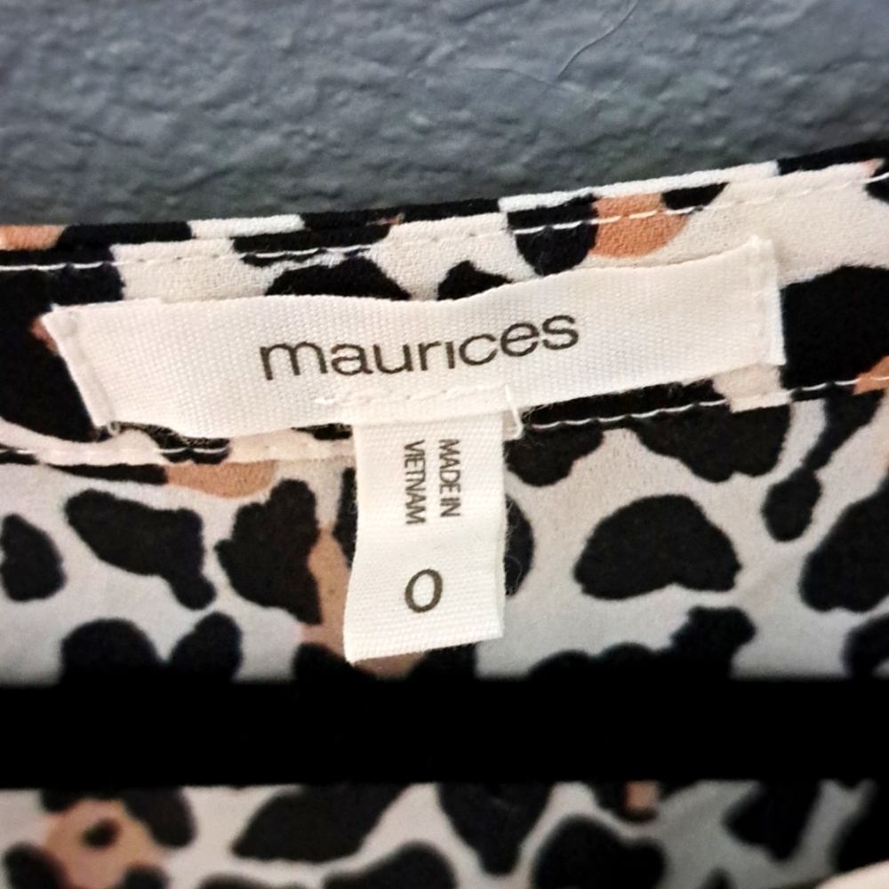 Leopard Print V-Neck Top | Size 0X - Picture 4 of 4
